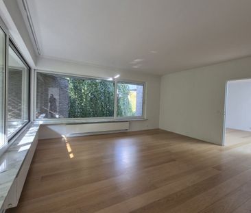 FOREST - FACE AU PARC - Photo 1