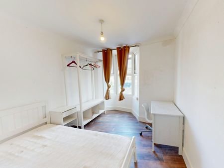 Flat to rent on - Photo 2