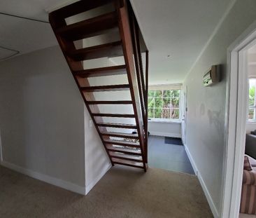 5 bedroom bungalow in Epsom - Photo 6