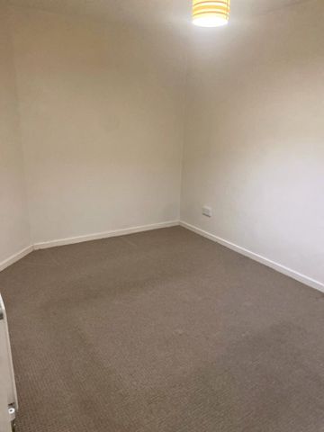 2 bedroom semi-detached bungalow to rent - Photo 4