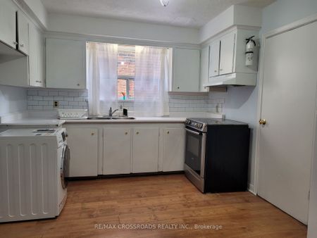 For Lease - 124 Major Mackenzie Drive Unit# Main, Richmond Hill, Ontario - Photo 3