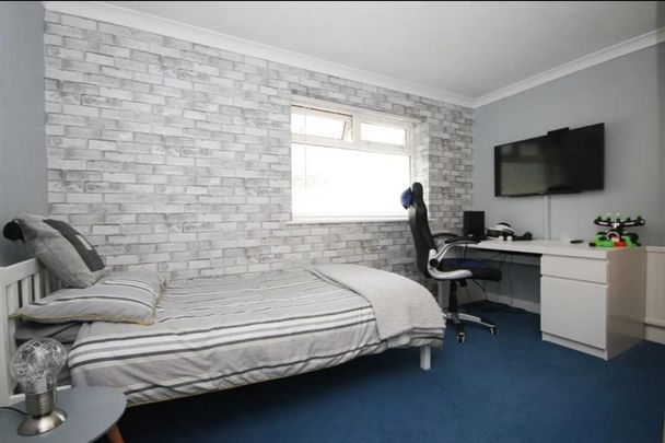 5 bedroom detached house to rent - Photo 1