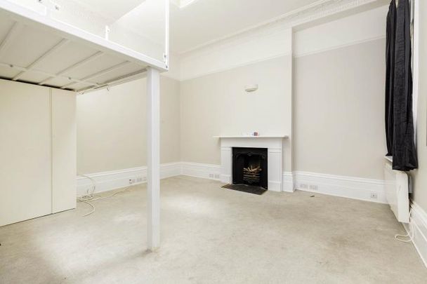 Stunning studio with a mezzanine level sleeping area mins to tube and hyde park - Photo 1