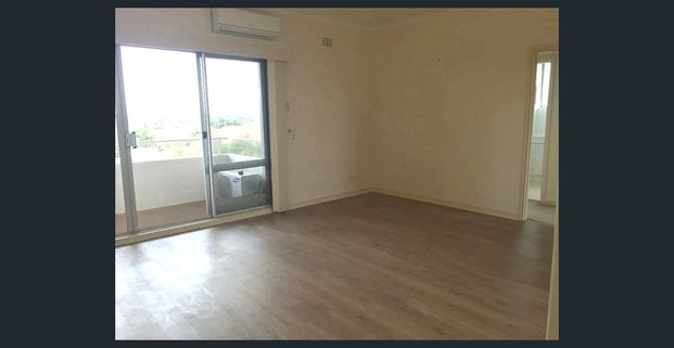 Top Floor , Views Galore - Photo 1