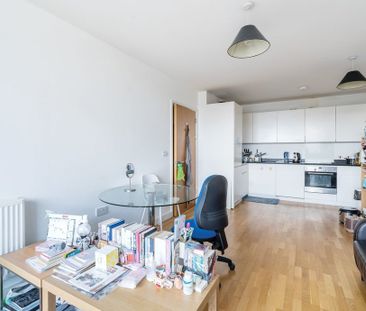 Flat to Rent in Amelia Street, London, SE17 - Photo 1