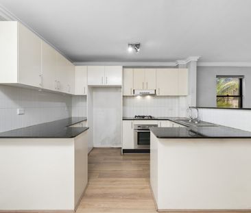 Oversized 2 Bedroom Ground Floor Unit - Photo 4