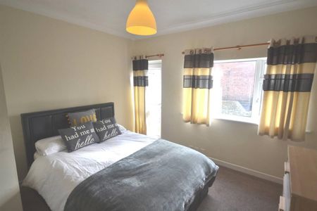 1 bedroom Flat To Let - Photo 4