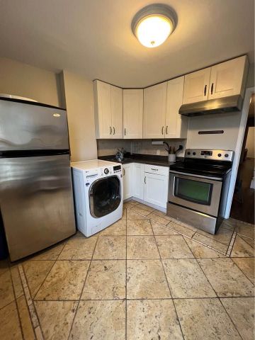 For Lease - 244 Bathurst Street, Toronto, Ontario - Photo 4