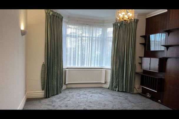 2 Bed Flat, Golders Green Road, NW11 - Photo 1