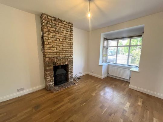 Bryanstone Avenue, Guildford - 3 bedrooms Property for lettings - Seymours - Photo 1