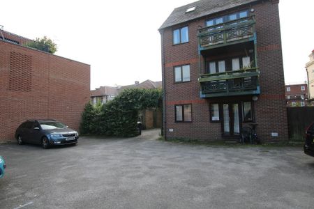 2 bedroom apartment to rent - Photo 4
