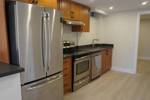 For Lease - 259 Glenway Circle, Newmarket, Ontario - Photo 1