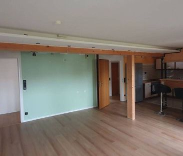 Helle Dachgeschoßwohnung mit Balkon - Photo 1