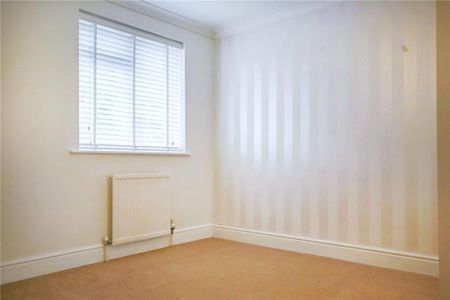 3 bedroom end of terrace house to rent - Photo 2