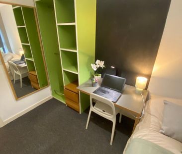 6 bedroom terraced house to rent - Photo 3