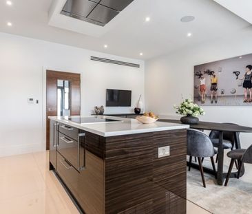 Three Bedroom Flat to rent in London - Photo 5