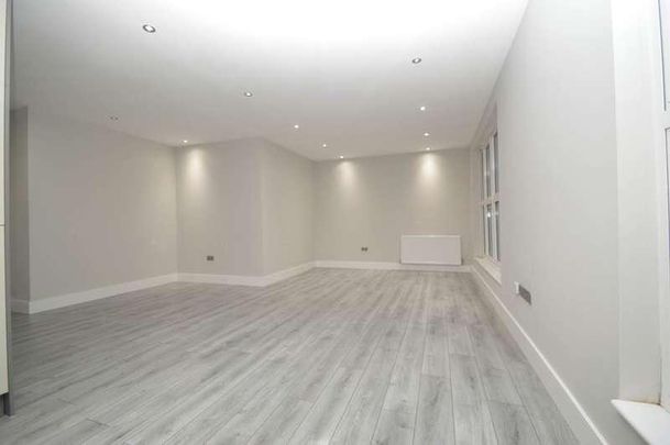 Dorking, RH4 - Photo 1