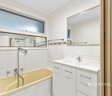 Welcome to this charming and inviting family home - Photo 5