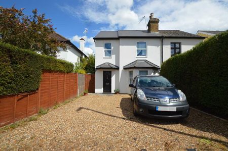 4 bedroom semi-detached house to rent - Photo 4