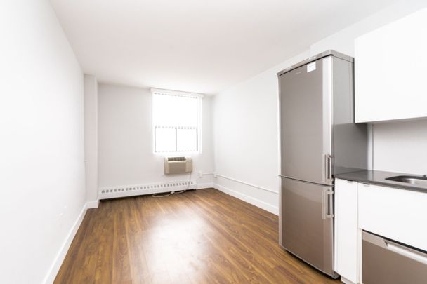 800 Richmond Street West - Photo 1
