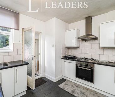 4 bedroom semi-detached house to rent - Photo 5