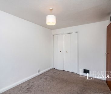 2 bedroom house to rent Greythorne Road, Woking, GU21 - Photo 3