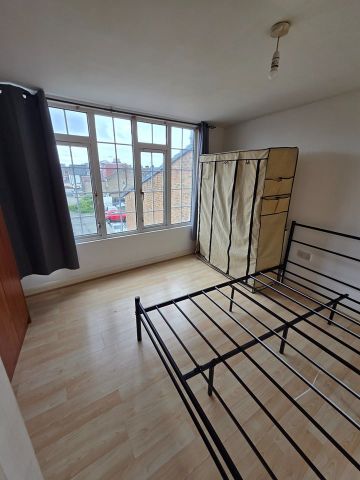 1 Bed Flat, Ripple Road, IG11 - Photo 3