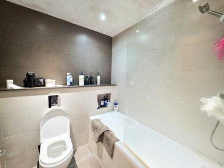 4 bedroom terraced house to rent - Photo 5