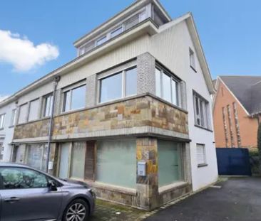 Sfeervol duplexappartement met terras en 1 parking. - Photo 2