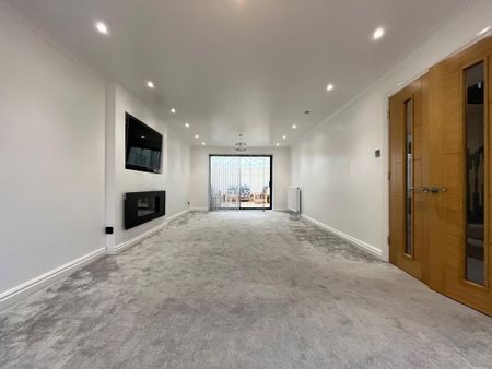 5 bedroom detached house to rent - Photo 4