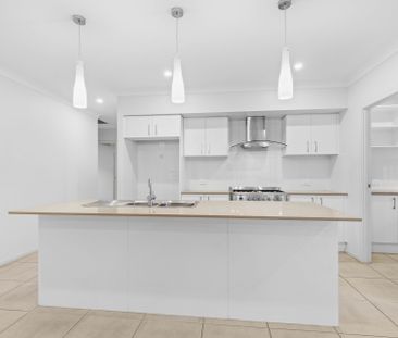 Stately Elegance Meets Modern Comfort in Spring Farm - Photo 5