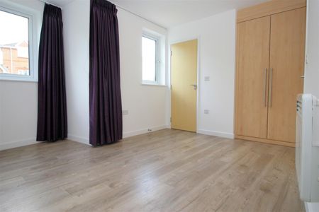 Chataway House, Bradfield Close, Woking, Surrey, GU22 7PR - Photo 3