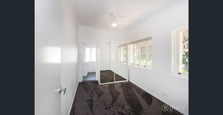 2 Bedroom 2 Bathroom Unit in Woolloongabba - Photo 2