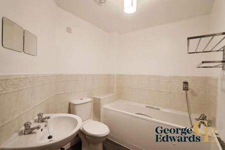 Anglia Drive, Church Gresley, DE11 - Photo 5