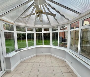 4 bedroom detached house to rent - Photo 3