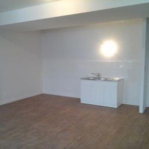 Appartement - T3 - CHAMPAGNE EN VALROMEY - Photo 3