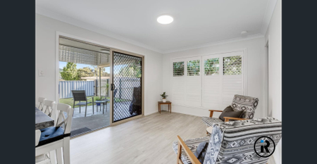 ✨ Modern Bayside Living – Walk to the Water! 🌊 - Photo 2