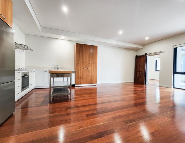 STUNNING 2x2 APARTMENT IN CBD - Photo 1