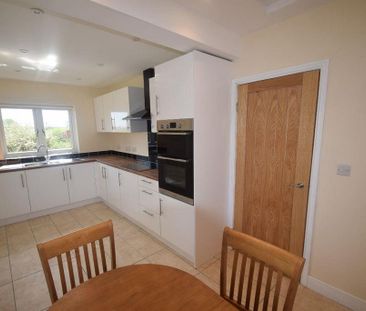 2 bedroom bungalow to rent - Photo 2