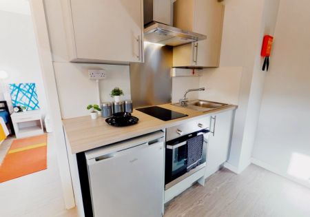 1 Bed Apartment - Photo 3