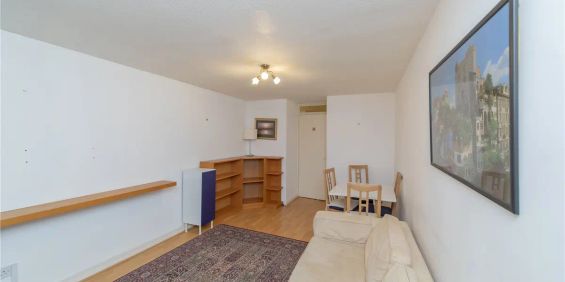 1 bedroom flat in London - Photo 3