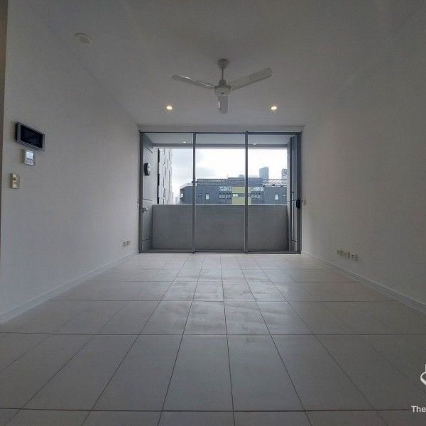 One Bedroom Comfy Apartment in the South Brisbane! - Photo 1