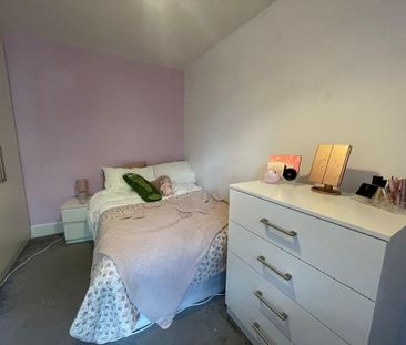 5 bedroom terraced house to rent - Photo 4