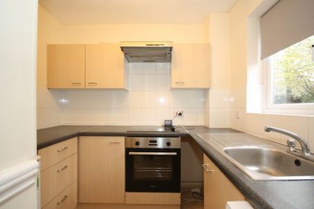 Hawkswell Walk, Woking - Photo 3