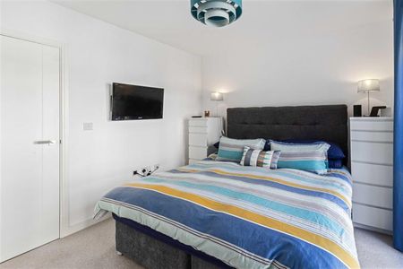 Apartment to Rent: Kingfisher Heights, E16 - Photo 4