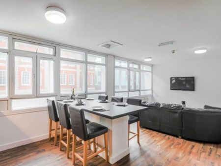 Platinum Studio - Photo 3