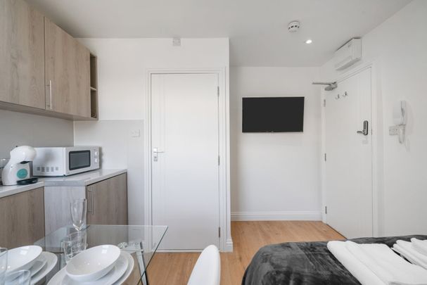 Studio Flat, Mitcham Road, SW17 - Photo 1