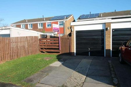 Sutton Close, Penshaw, Houghton-le-spring, DH4 - Photo 2