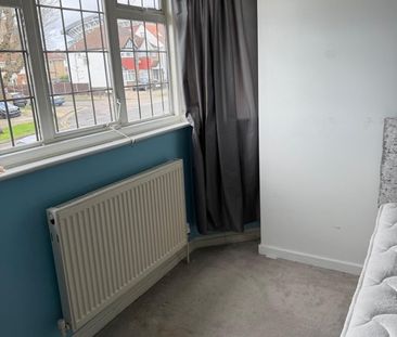 5 Bed Semi-Detached House, St Michaels Avenue, HA9 - Photo 1