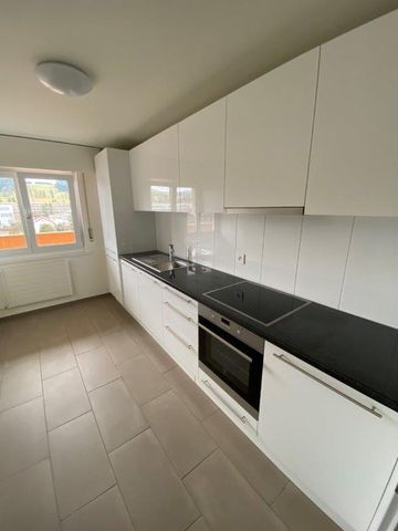 Charmant appartement de 2.5 pièces avec balcon à La Chaux-de-Fonds - Foto 2